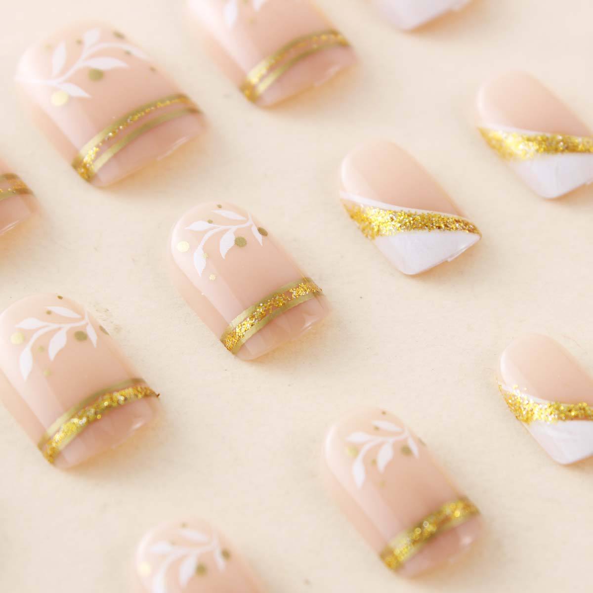 Korte medium nepnagels voor vr - Nail Art Press On recensie en prijs